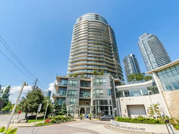 15 Legion Rd #206, Toronto, ON M8V 0A9