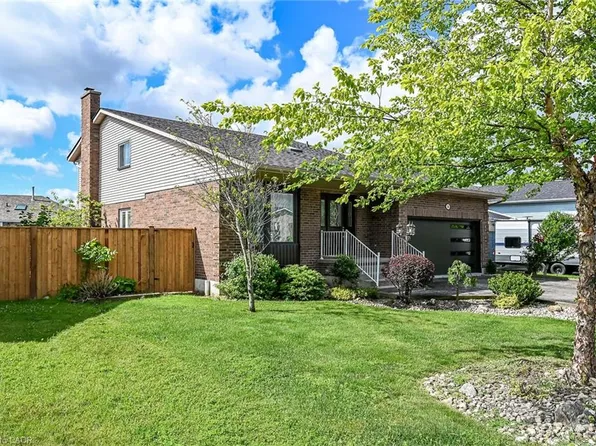 26 McMaster Dr, Caledonia, ON N3W 1G9