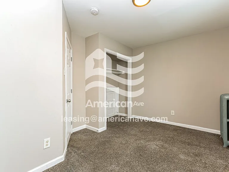1539644_011_bedroom_10.jpg