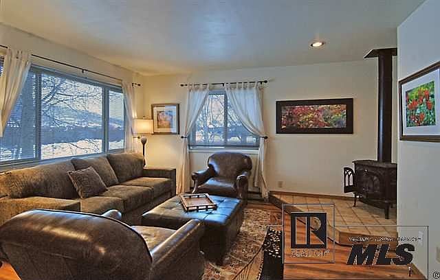 1st image of 1 Jackpine Ct