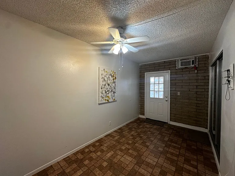 2545 Kemp Ave — Photo 15