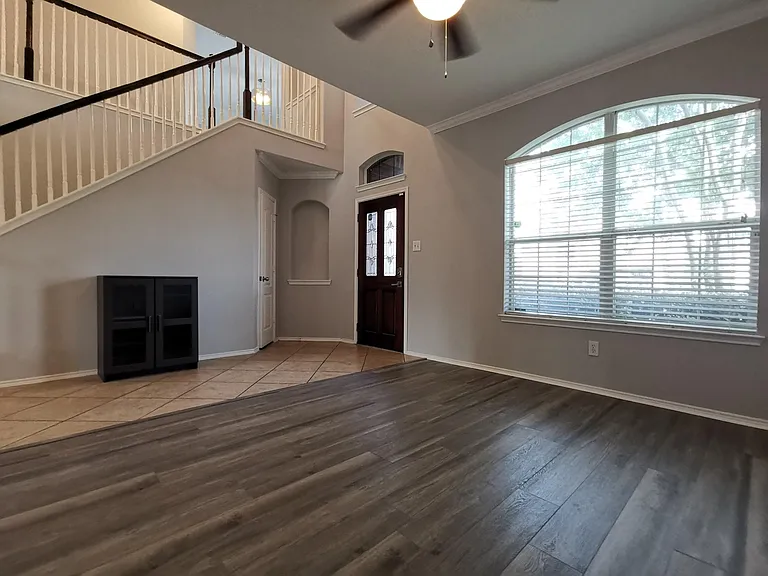 Formal living or dining room
