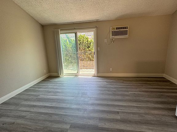 5th image of 831 S Greenwood Ave #13