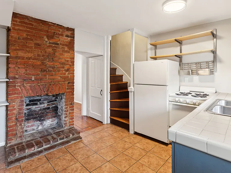 304 Sears St — Photo 12