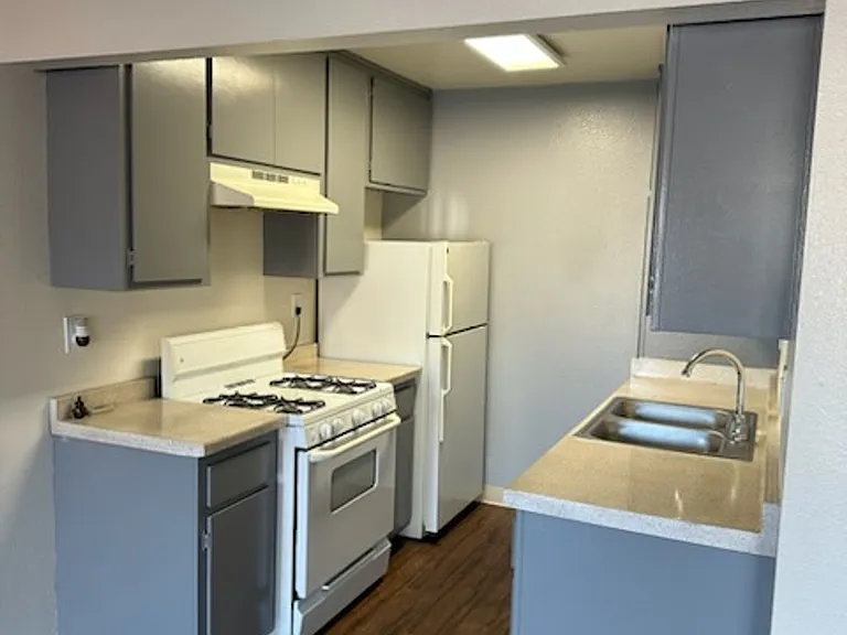 Vista Bella Apartment Homes — Photo 17