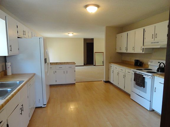3rd image of 54 East Ln