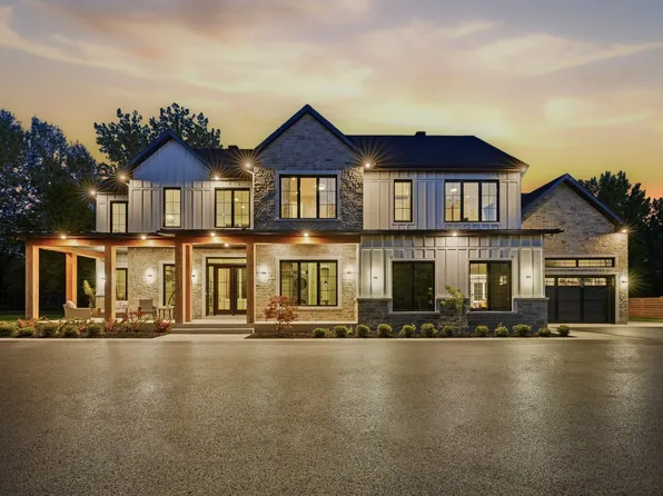 568 Rue Charlebois, Sainte Julie, QC J3E 1Y2