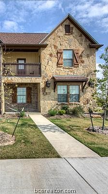 2nd image of 315 Deacon Dr W