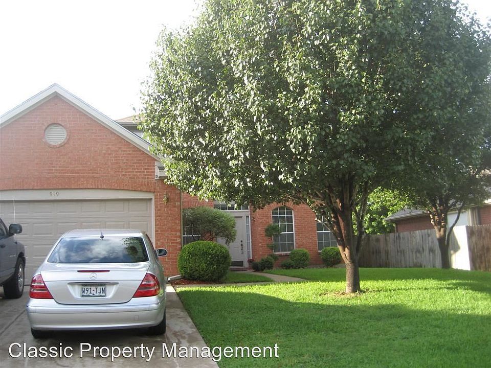 1st image of 919 Wintercrest Ct