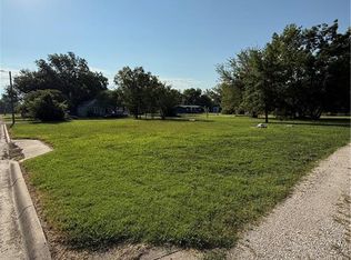 402 S 4th St, Iola, KS 66749