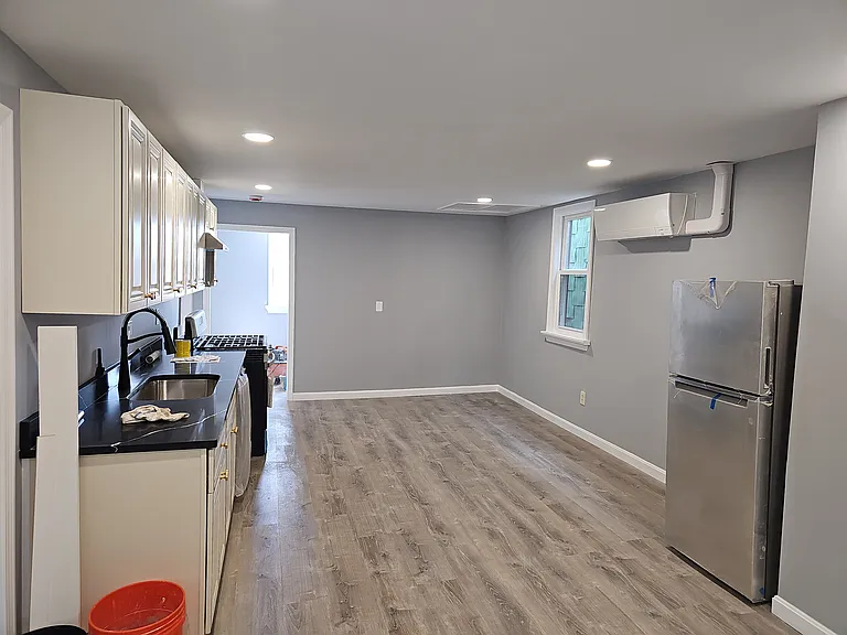 99 Chelsea St #3 — Photo 2