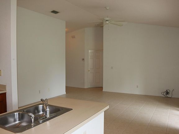 3rd image of 2133 SE Gaslight Street