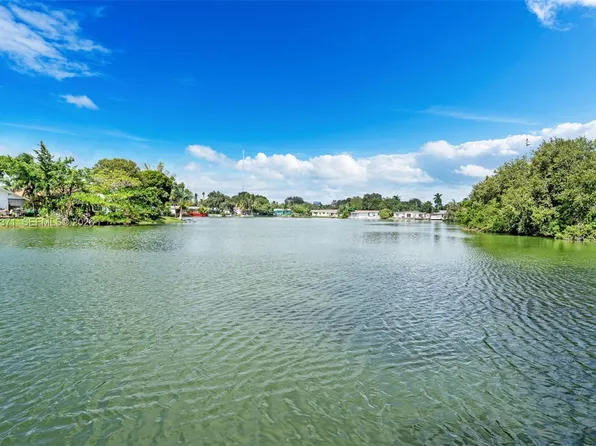 1020 SW 8th St, Hallandale, FL 33009