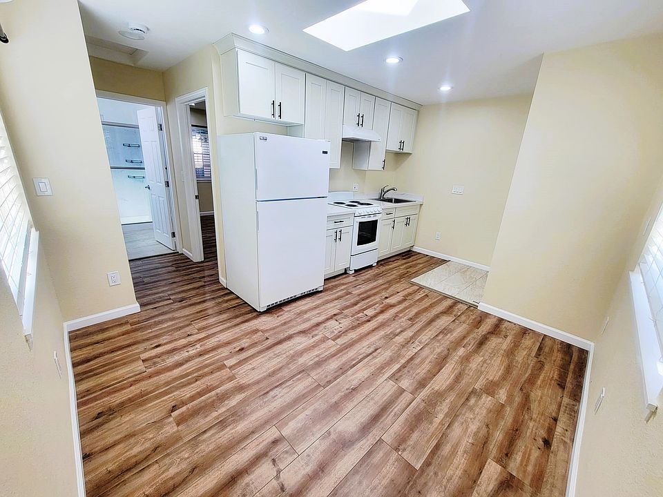 Dining area/kitchen