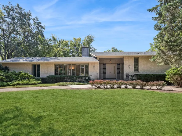 585 Crest Ct, Lake Forest, IL 60045