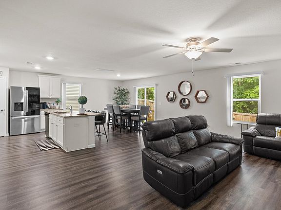 4th image of 2232 Southlea Dr