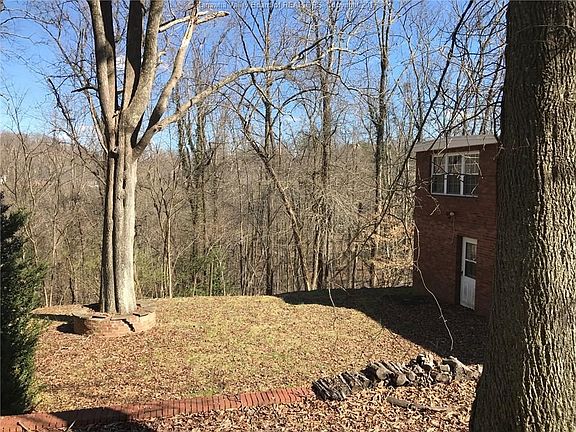 3rd image of 2040 Oakridge Dr
