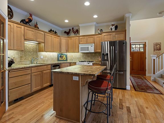 5th image of 19350 SW Laurelhurst Way