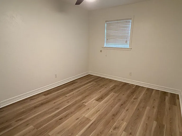 2720 Avenue M — Photo 9