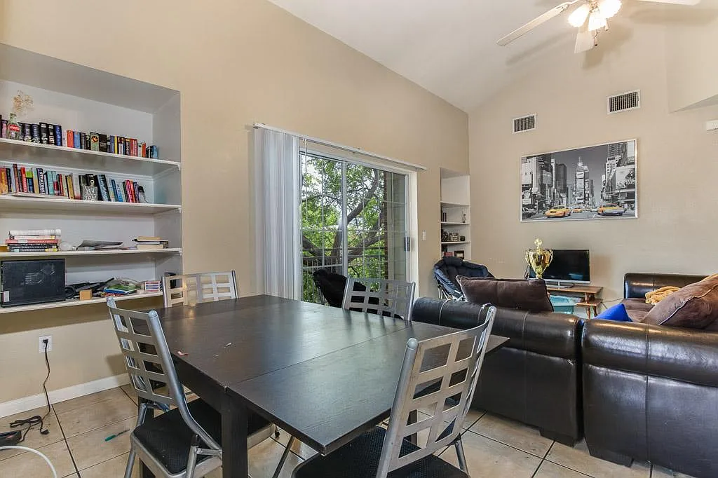 4 bed, 1425 sqft, $2,000 — Photo 2