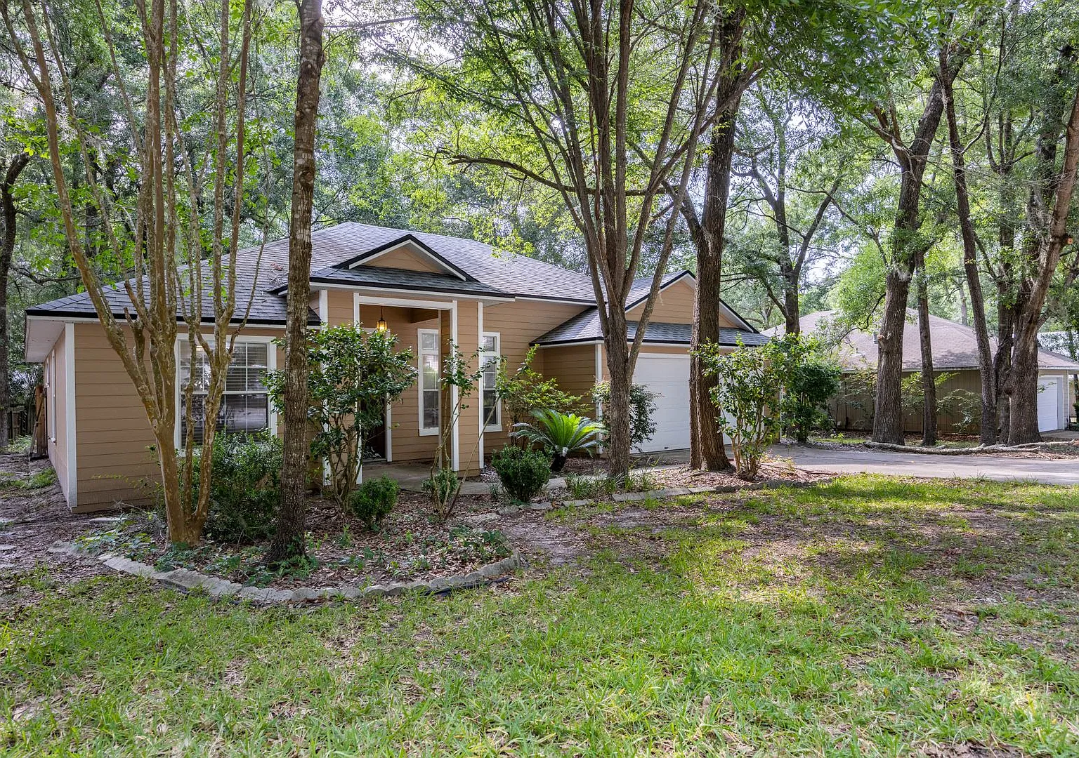 Nicely Remodeled Home In Hickory Forest with Community Amenities — Photo 2