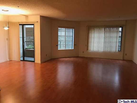 2nd image of 426 N Maryland Ave Unit 104