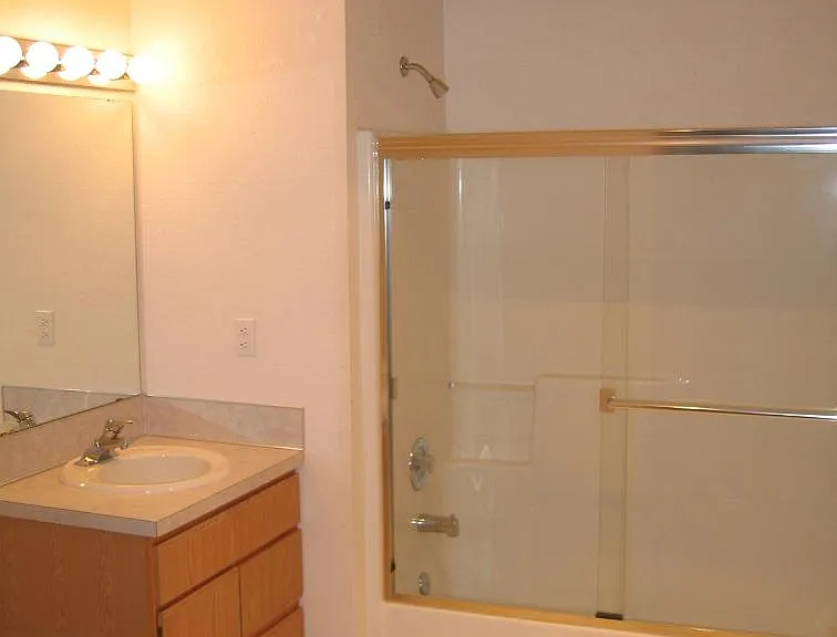 Golf Club Apartments — Photo 27