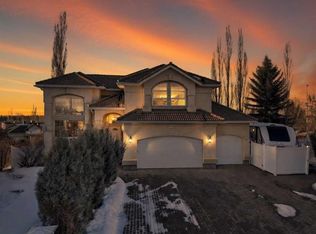 25 SE Ashmore Close, Red Deer, AB T4R 2R7