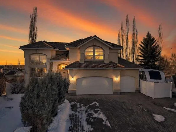 25 SE Ashmore Close, Red Deer, AB T4R 2R7