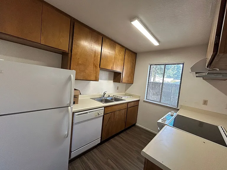 2 Lorayne Ct — Photo 7