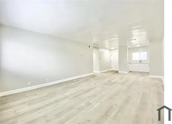 6321 Crenshaw Blvd #8 — Photo 1
