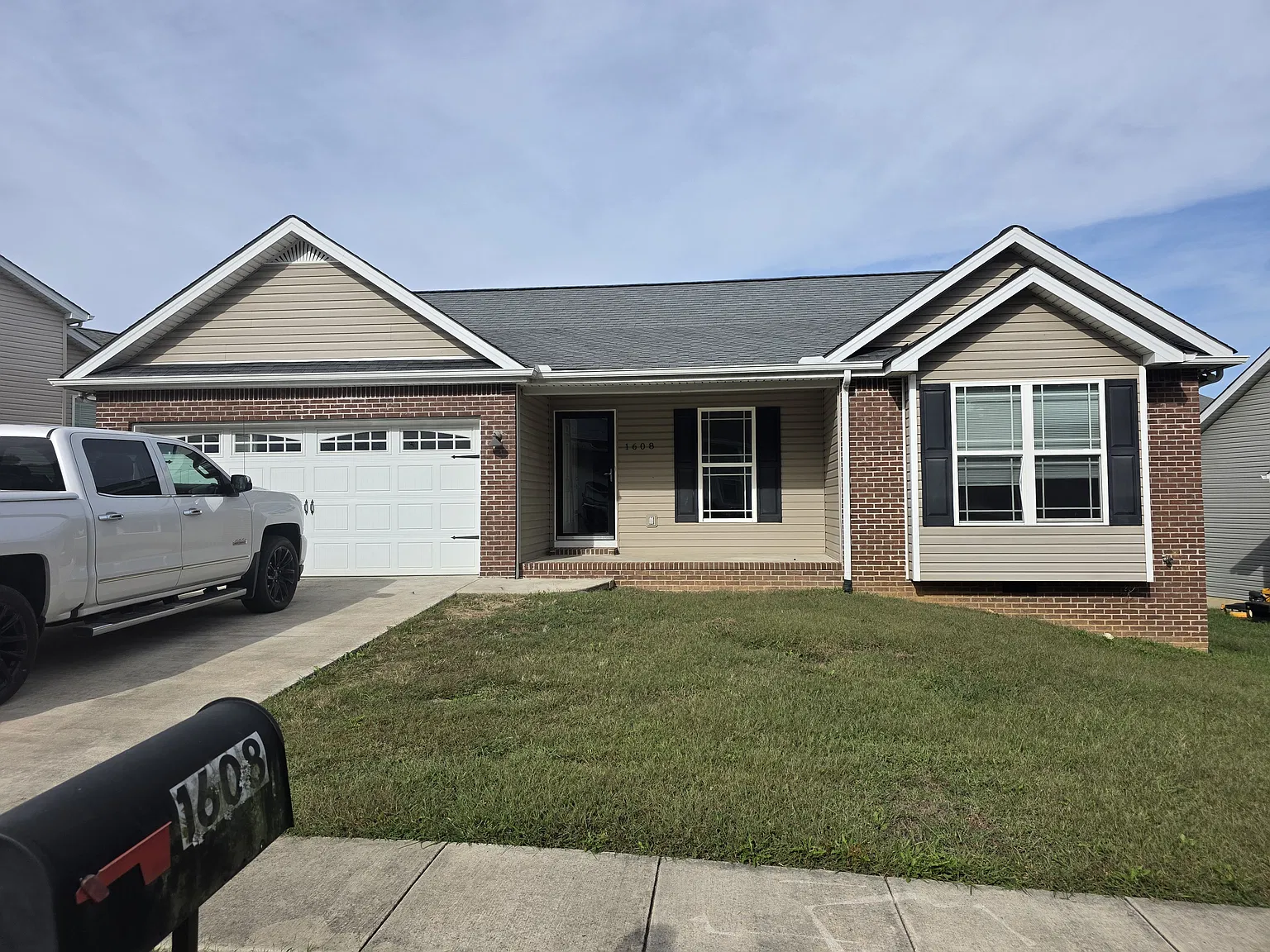 3 bed, 1442 sqft, $1,875 — Photo 1
