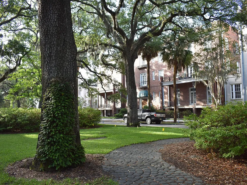 103 W Oglethorpe Ave #406