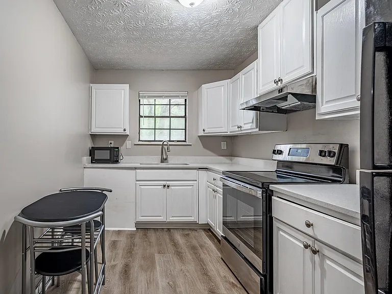 Candler Woods Dr — Photo 6
