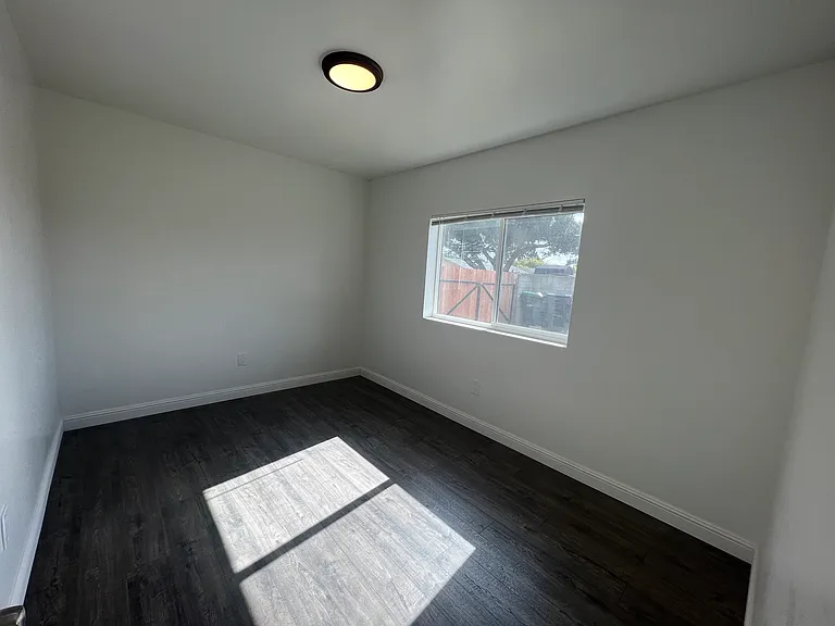 804 W Nectarine Ave #A — Photo 11