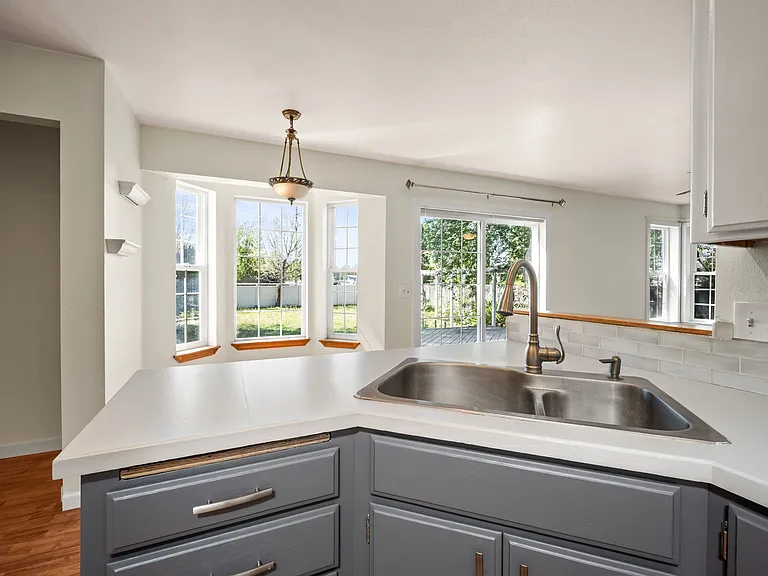 1140 W Starling Ave — Photo 14