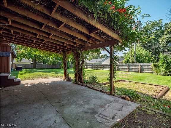 5th image of 840 Lakewood Beach Dr