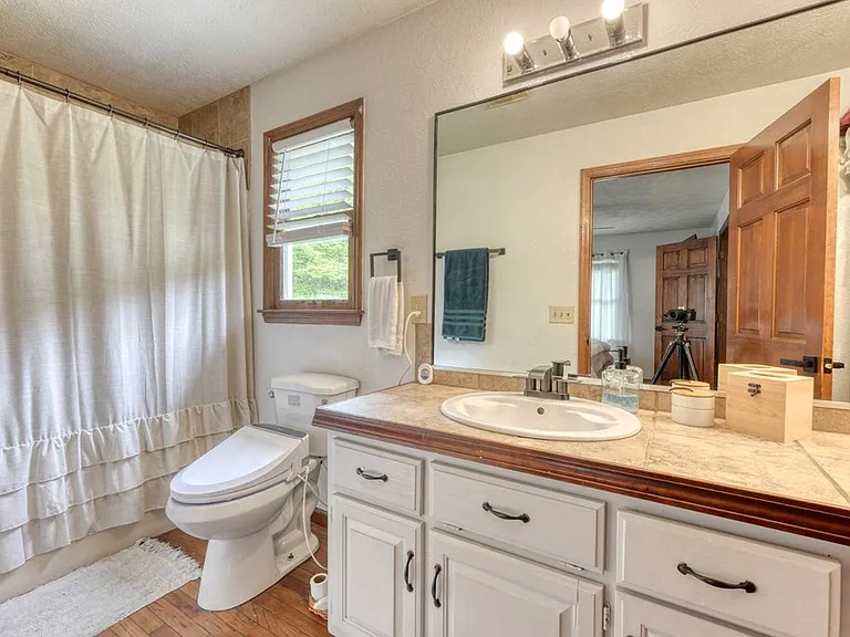 1085 Jones Creek Rd — Photo 24