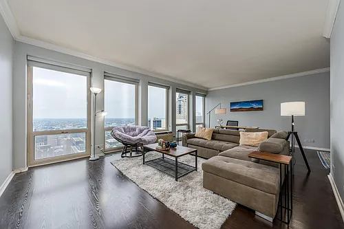 111 E Chestnut St #57G Photo 1