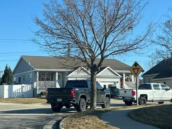 1246 Lombardi Way, Waukesha, WI 53186