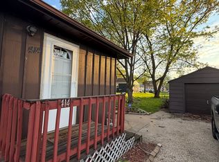 414 53rd St, Moline, IL 61265