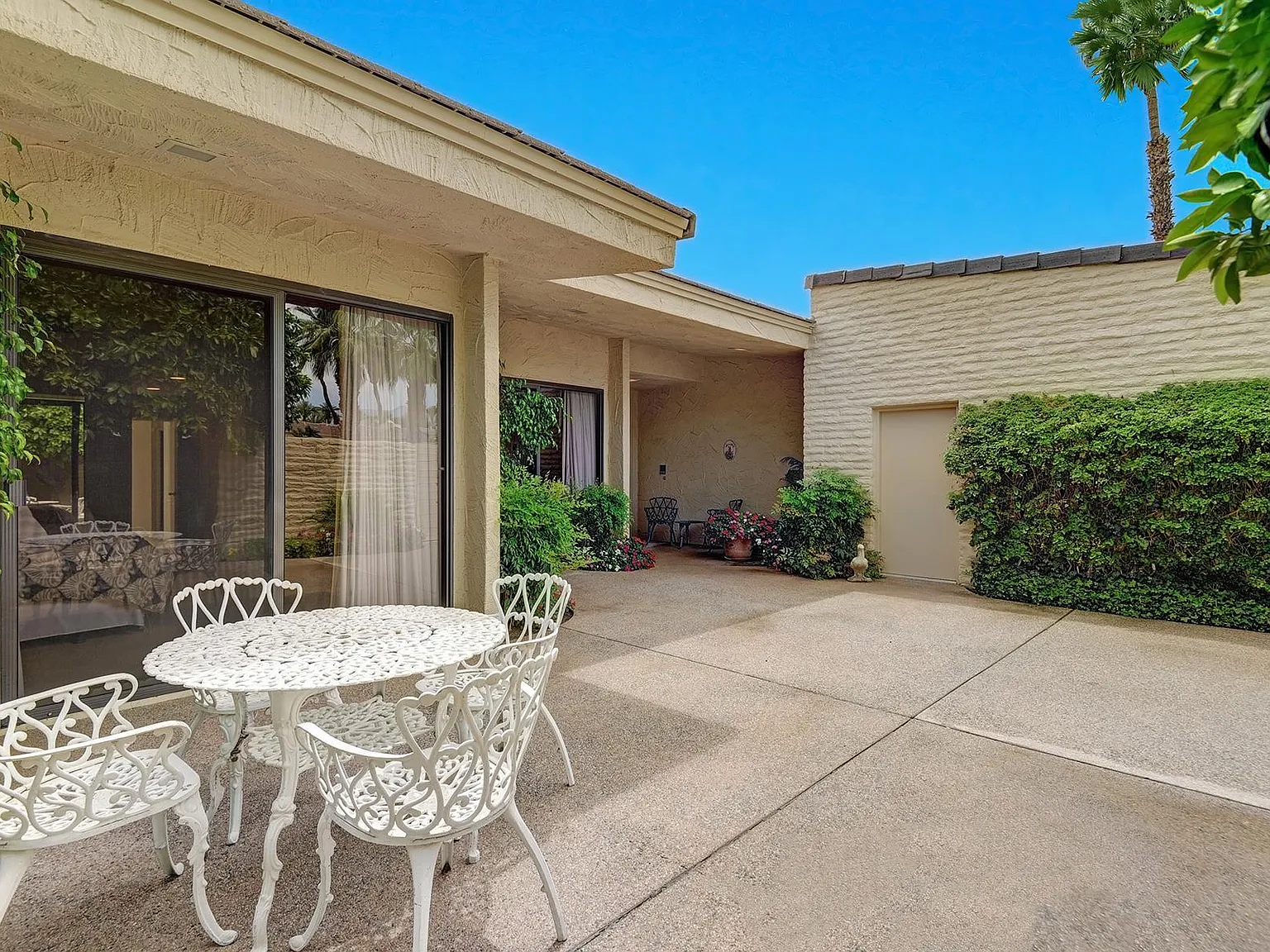 3 bed, 2871 sqft, $8,000 — Photo 3