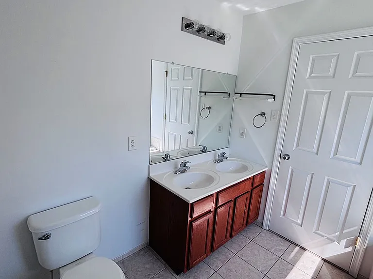 1011 King Way — Photo 10