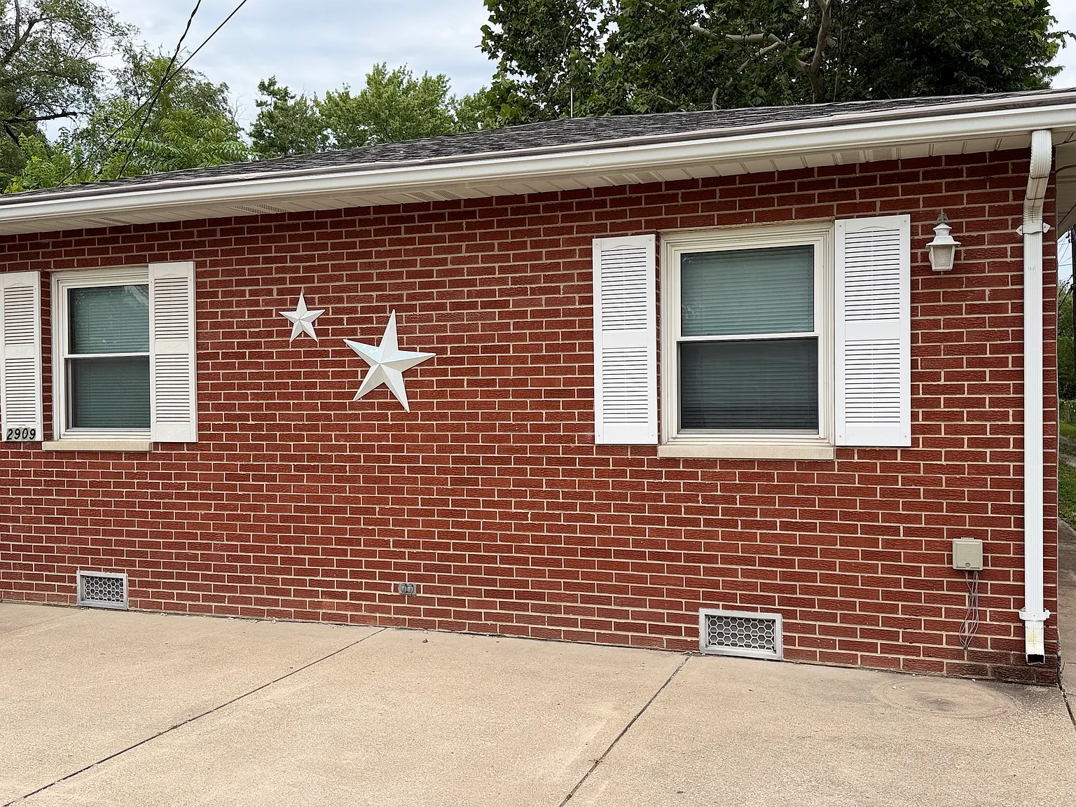 2909 Elm Street — Photo 1