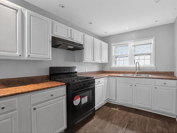 5th image of 3557 Forest Manor Ave