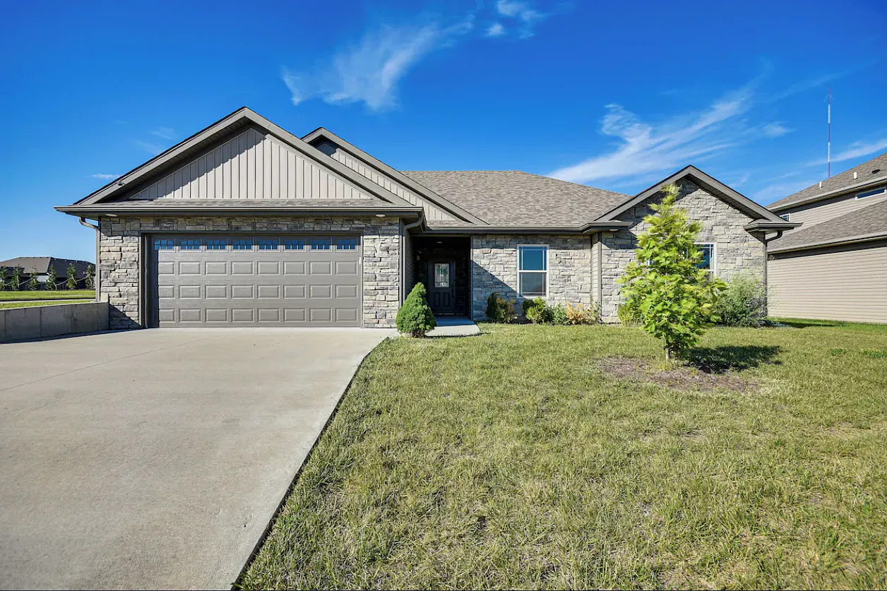 3407 Goldenwood Dr — Photo 3