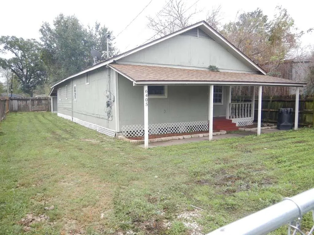 3 bed, 1.0 bath, 1319 sqft, $1,699 — Photo 1