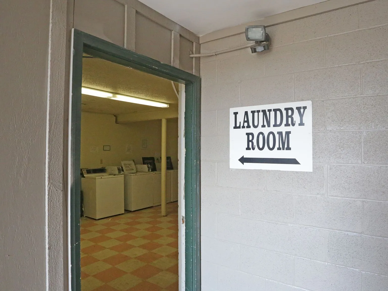 Coleman Place Apartments — Photo 4