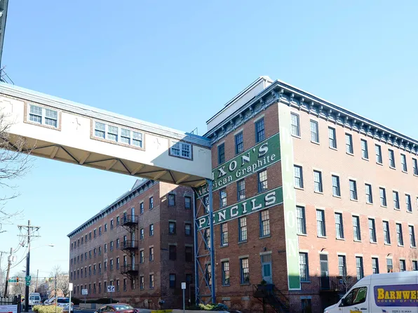 186 Wayne Street image 1 of 22