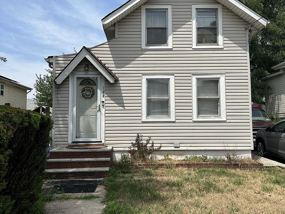 1st image of 144 Van Pelt Ave